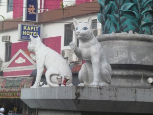 Kuching cat statue