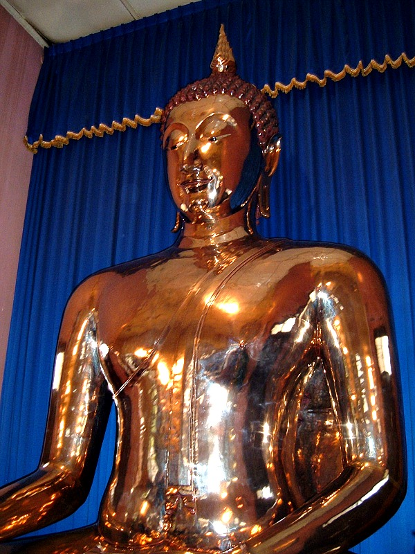 Thailand temple photo essay - Wat Traimit golden buddha